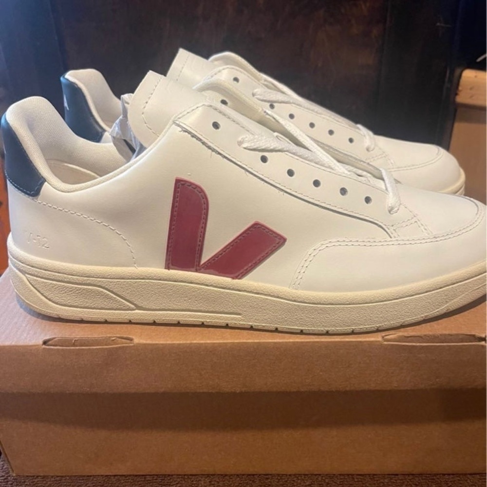Men Veja shoes new with box size 43. US 9.5